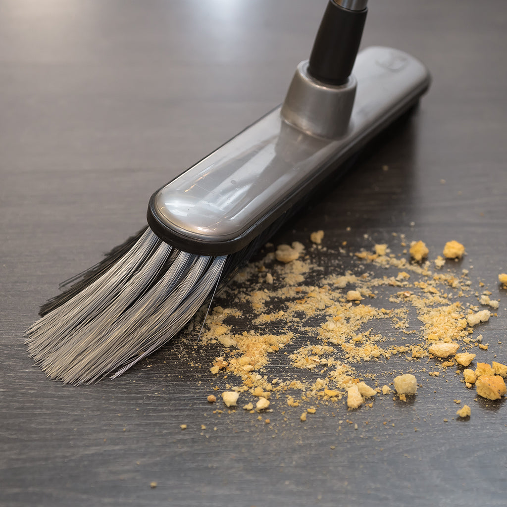 CROSS BRISTLES RUBBERIZED BROOM WITH &quot;BROOMHOLDER&quot; DUSTPAN AND TELESCOPIC HANDLE